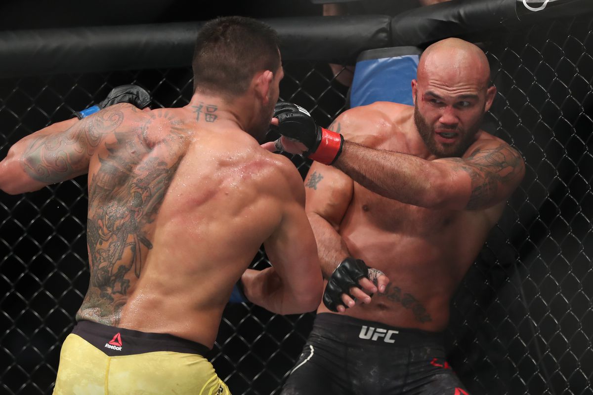 MMA: UFC Fight Night-Winnipeg-Lawler vs Dos Santos
