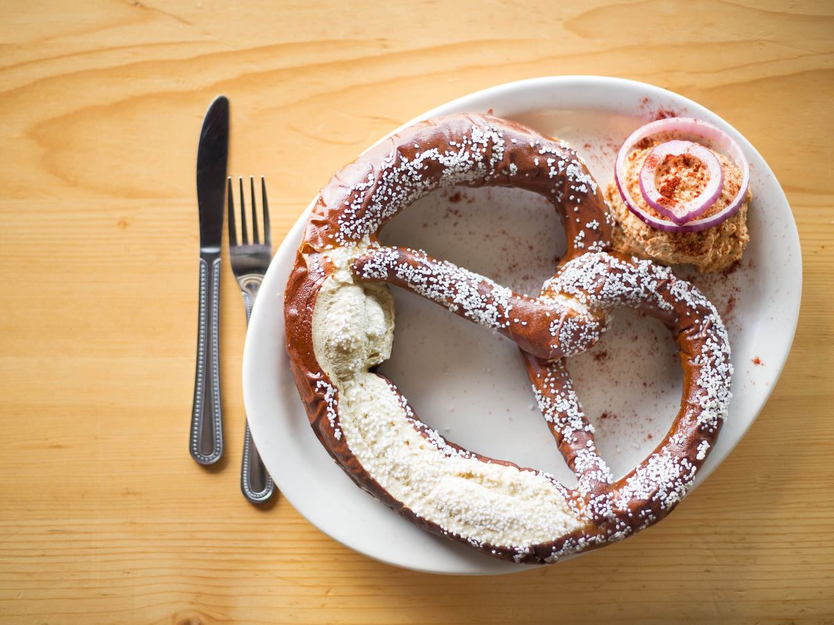 pretzel on plate.