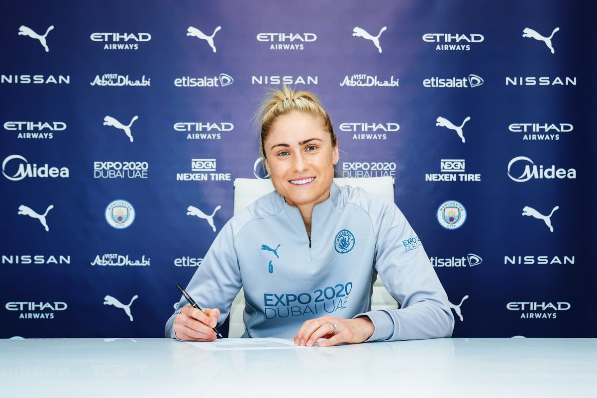 Steph Houghton Signs A Contract Extension At Manchester City