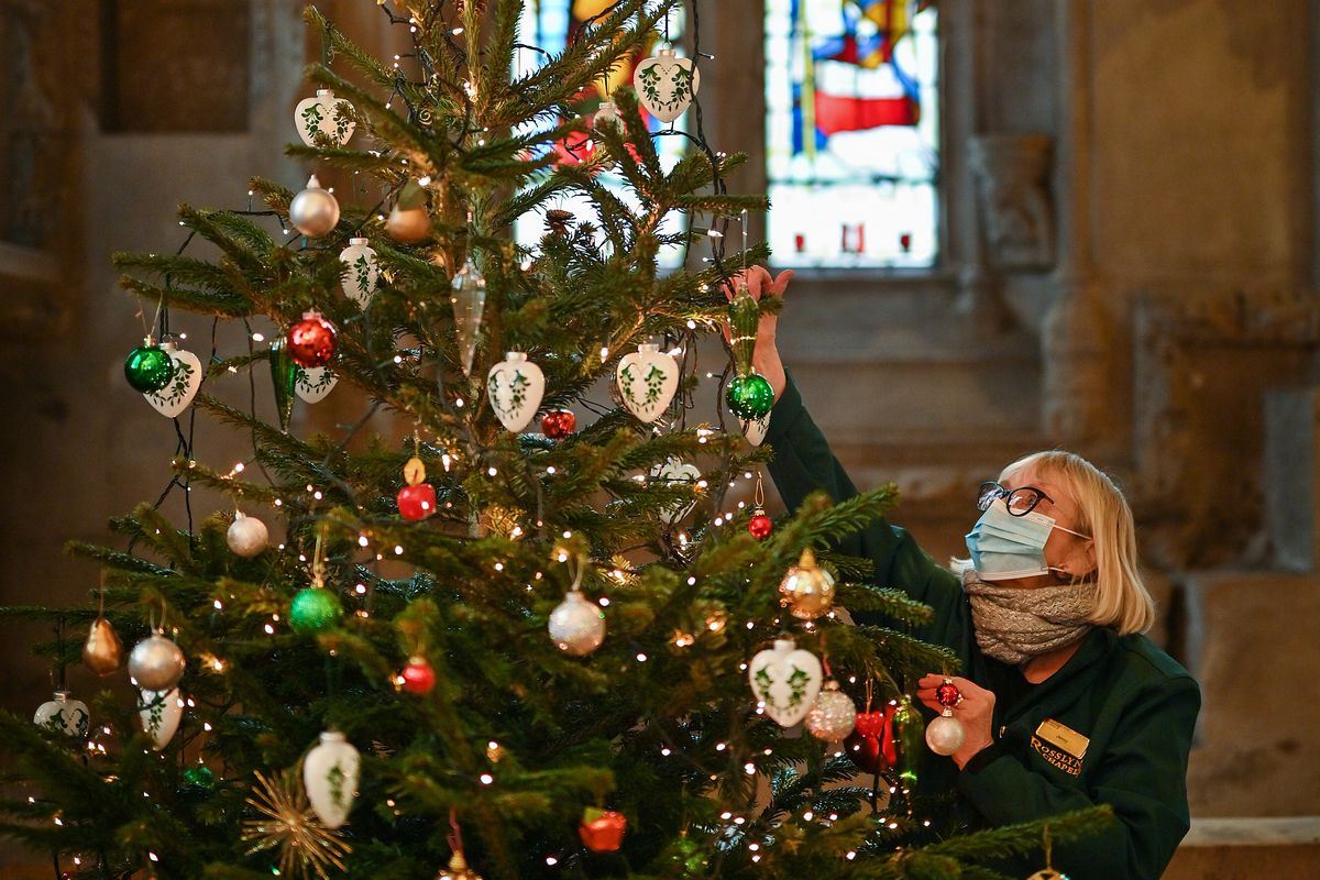 Rosslyn Chapel Puts Finishing Touches On Christmas Tree