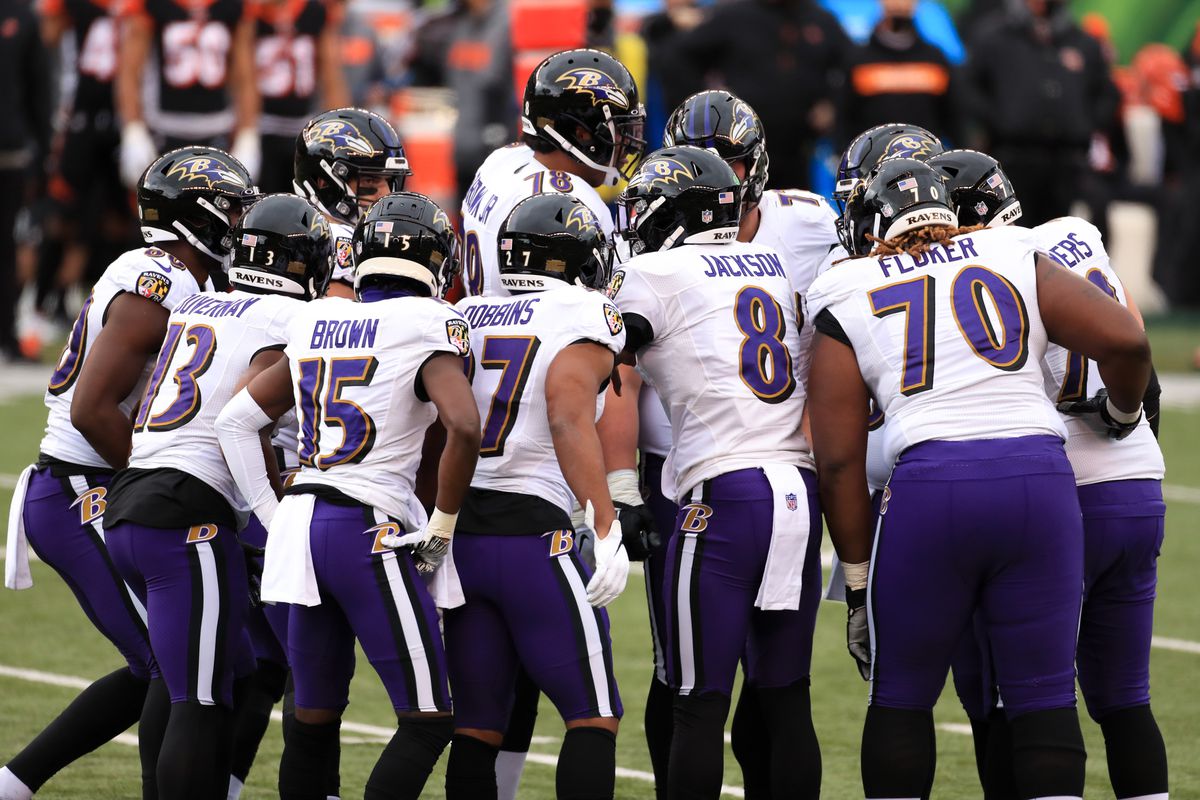 Ravens players huddle during the game against the Baltimore Ravens and the Cincinnati Bengals on January 3, 2021, at Paul Brown Stadium in Cincinnati, OH.