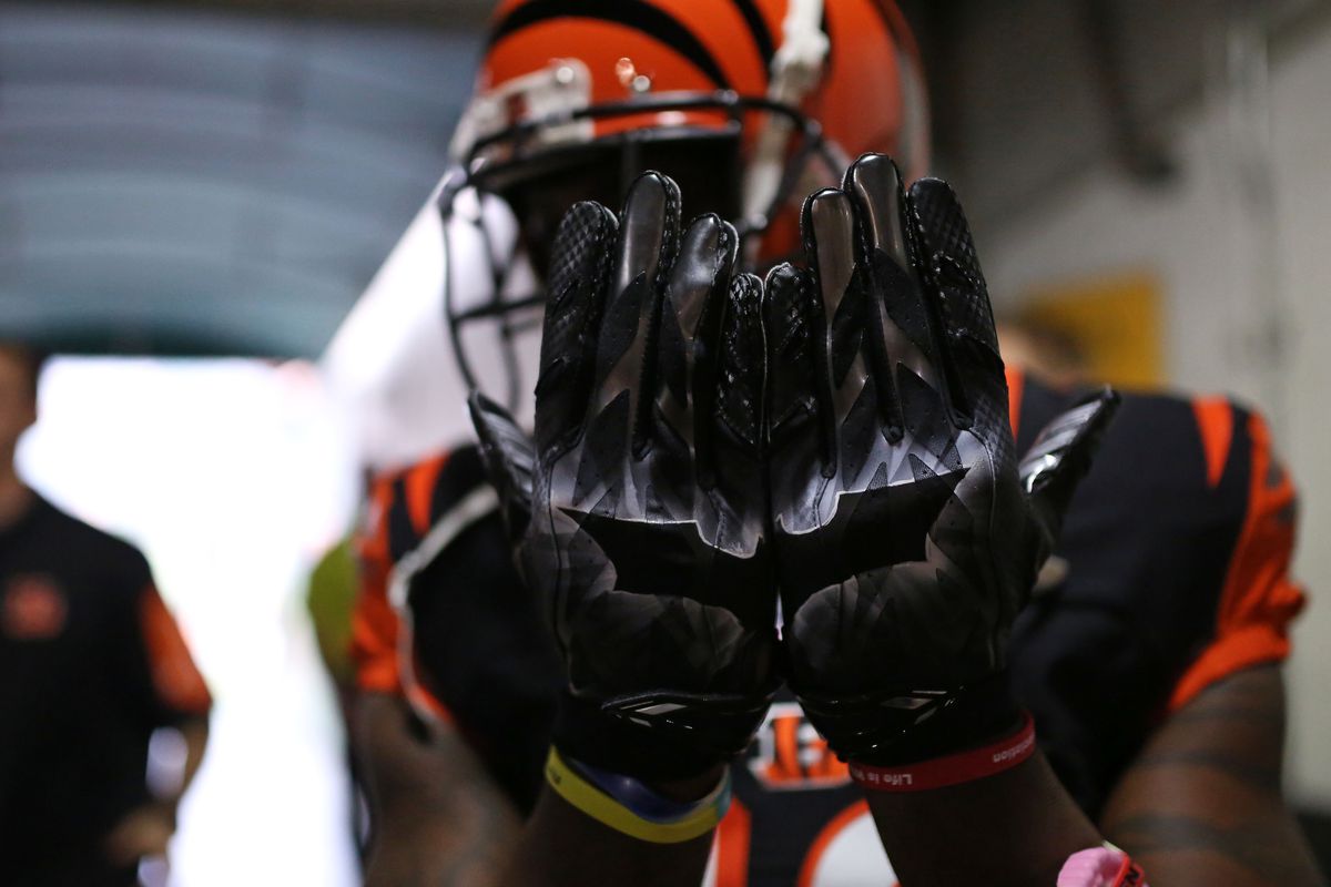Look at those overrated gloves.