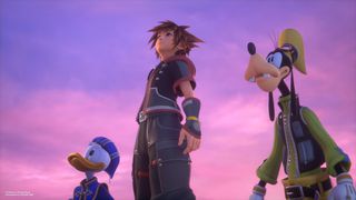 Donal Duck, Sora och Goofy står tillsammans, under en rosa och lila himmel. De tittar upp och till vänster