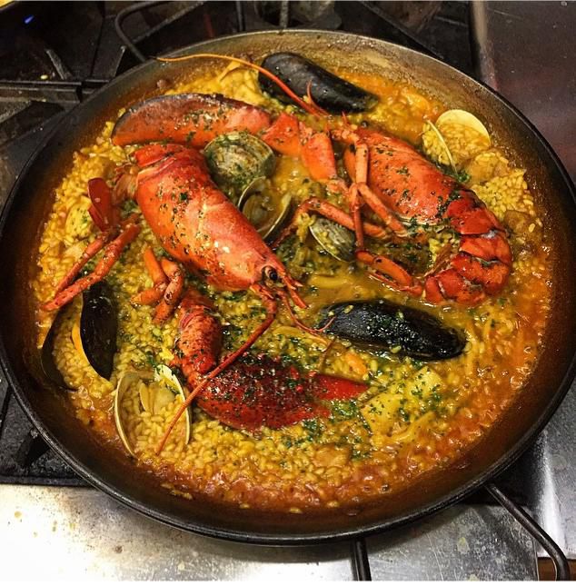 Lobster paella at SER [Photo: Facebook]