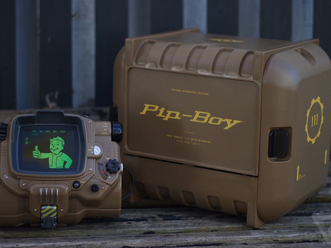 A closer look at the Fallout 4 Pip-Boy - The Verge
