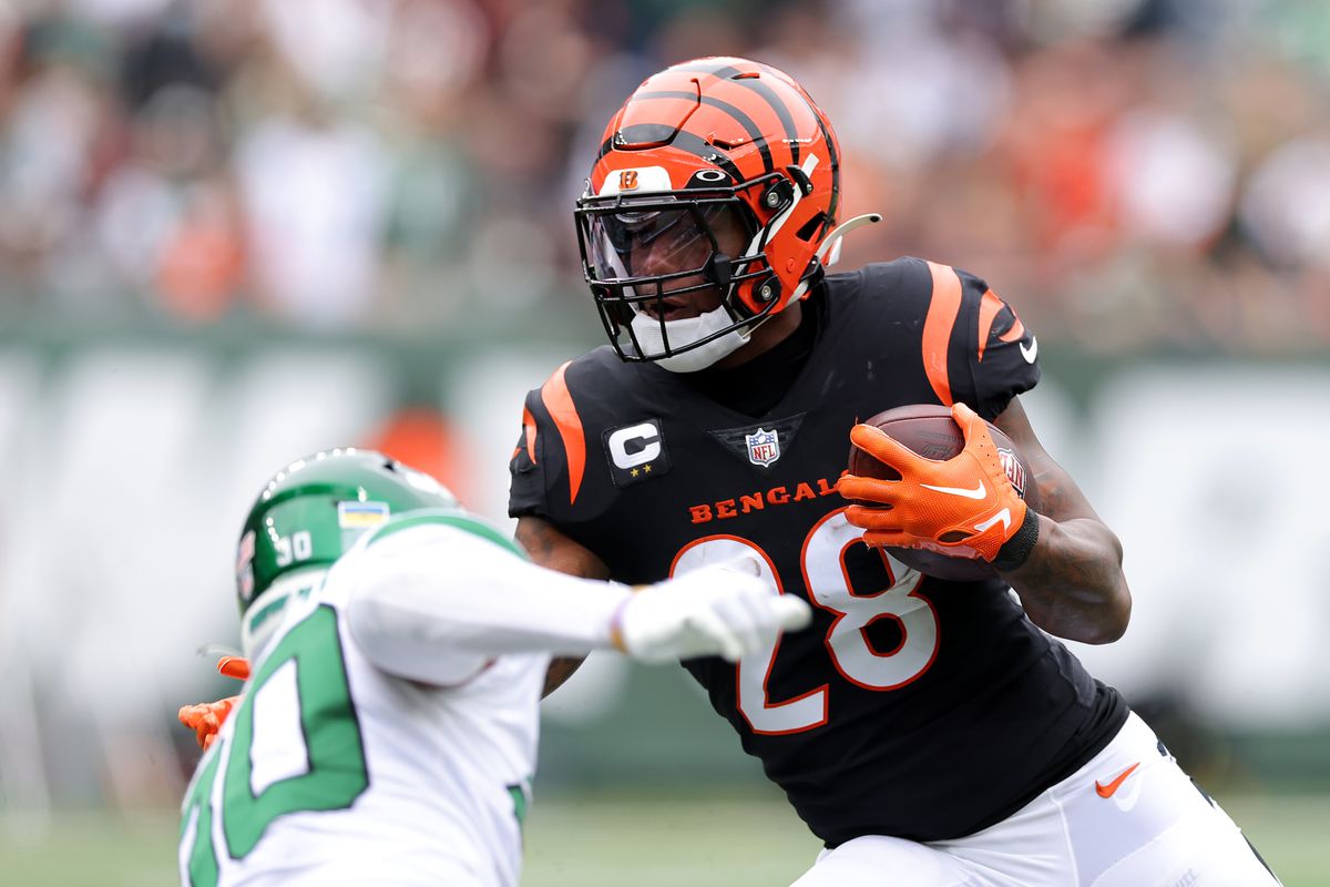 Joe Mixon #28 of the Cincinnati Bengals runs with the ball against Michael Carter II #30 of the New York Jets during the first quarter at MetLife Stadium on September 25, 2022 in East Rutherford, New Jersey.