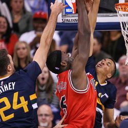 Chicago Bulls forward Bobby Portis (5) goes up between Utah Jazz center Jeff Withey (24) and guard Dante Exum (11) during a game at Vivint Arena in Salt Lake City Thursday, Nov. 17, 2016.