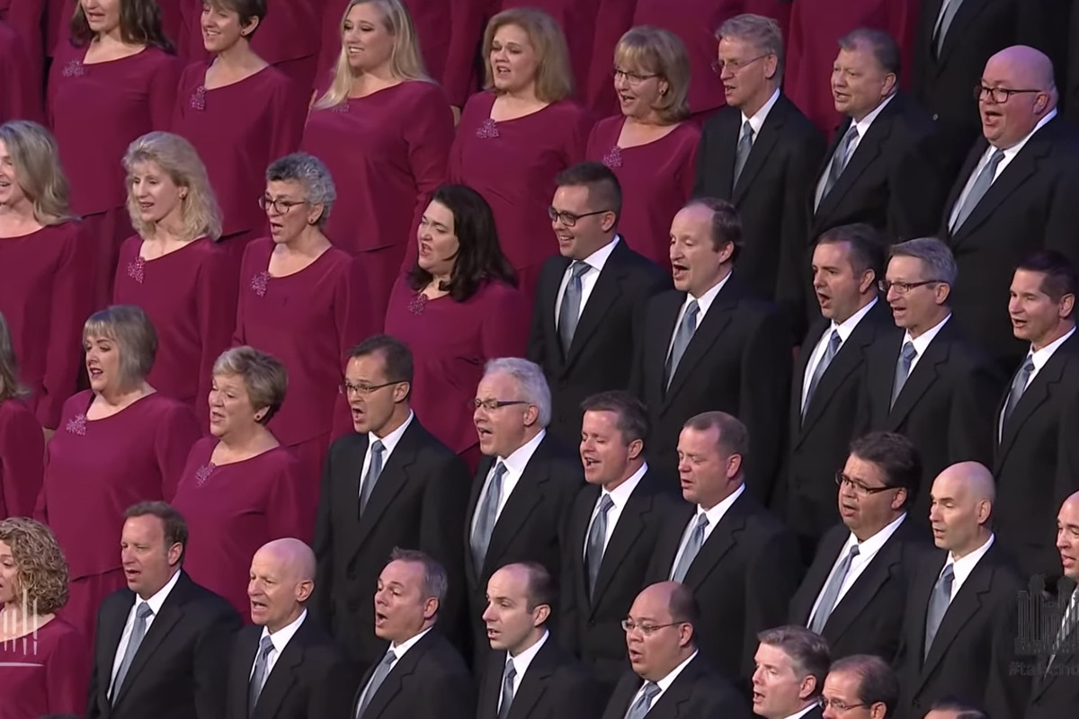 The Tabernacle Choir at Temple Square performs its first live broadcast of “Music and the Spoken Word” since the pandemic began.