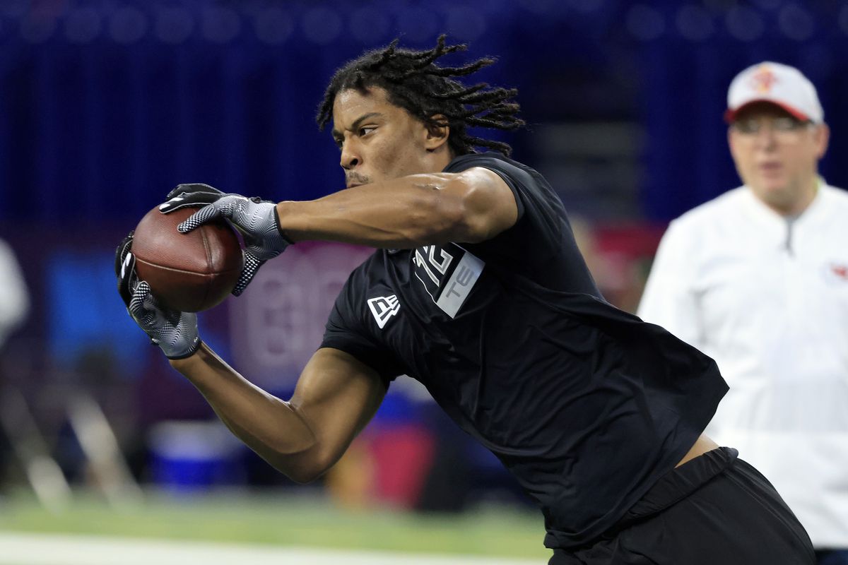 Isaiah Likely #TE12 of Coastal Carolina runs a drill during the NFL Combine at Lucas Oil Stadium on March 03, 2022 in Indianapolis, Indiana.
