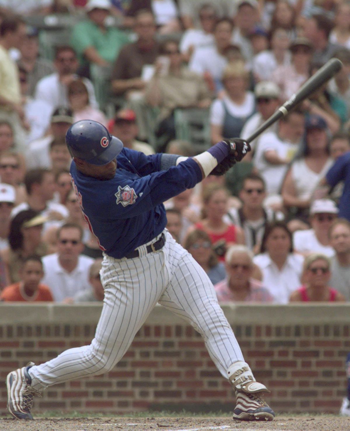 Chicago Cubs outfielder Sammy Sosa belts his 34th