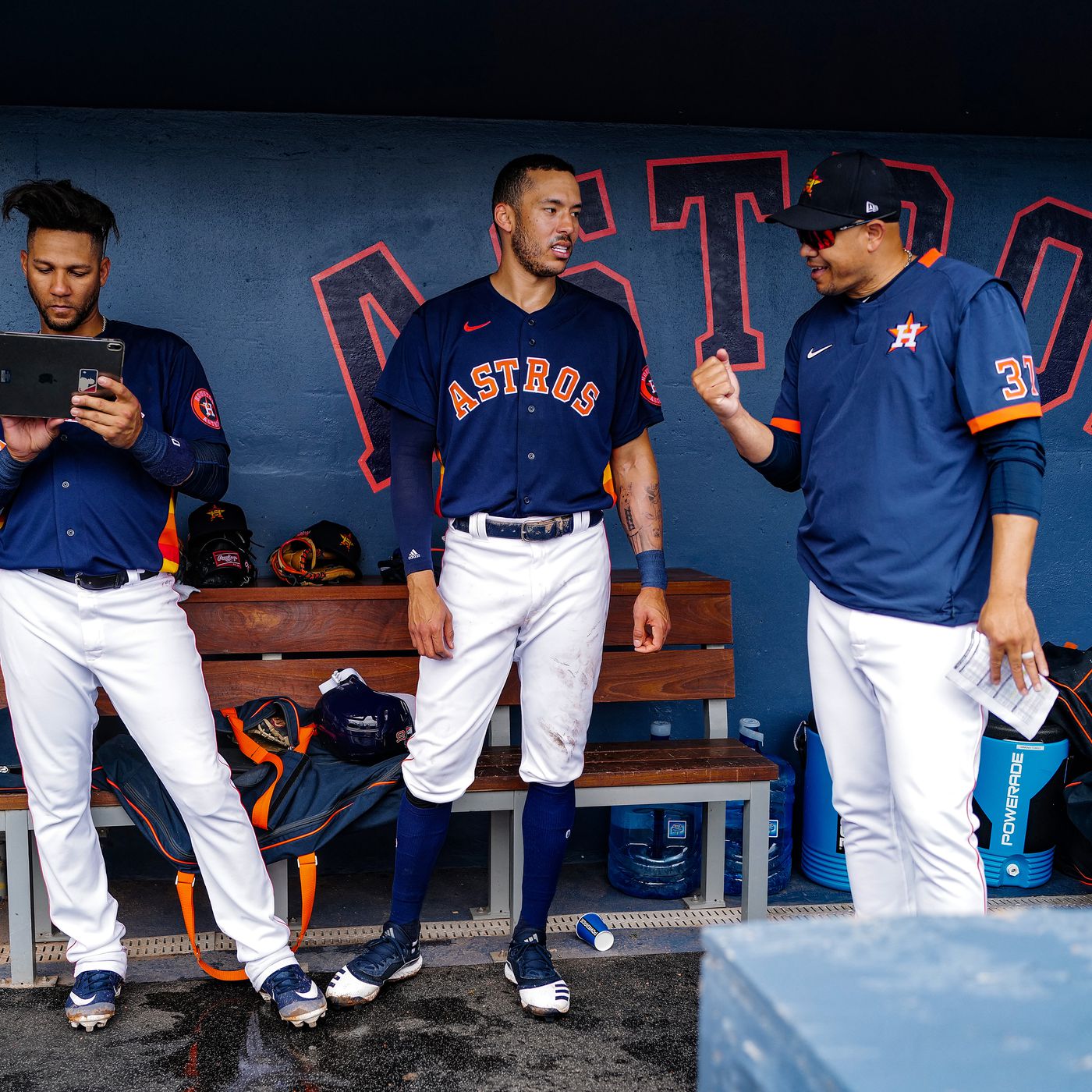 Astros hitting coach Alex Cintron suspended 20 games for role in brawl -  MLB Daily Dish