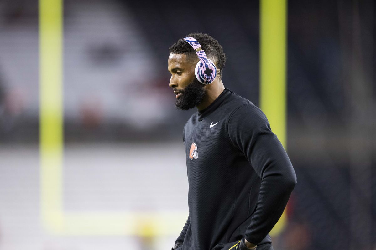 &nbsp;Cleveland Browns wide receiver Odell Beckham Jr. (13) walks on the field during warmups before the game against the Denver Broncos at FirstEnergy Stadium.&nbsp;