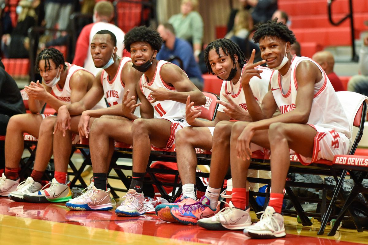 Homewood-Flossmoor’s Luis Acevvedo (1), Christian Meeks (24), Chakaris London II (11), Nashawn Holmes (2) and Lee Marks III (23) react from the bench during the final minute of the game against Oswego East. 