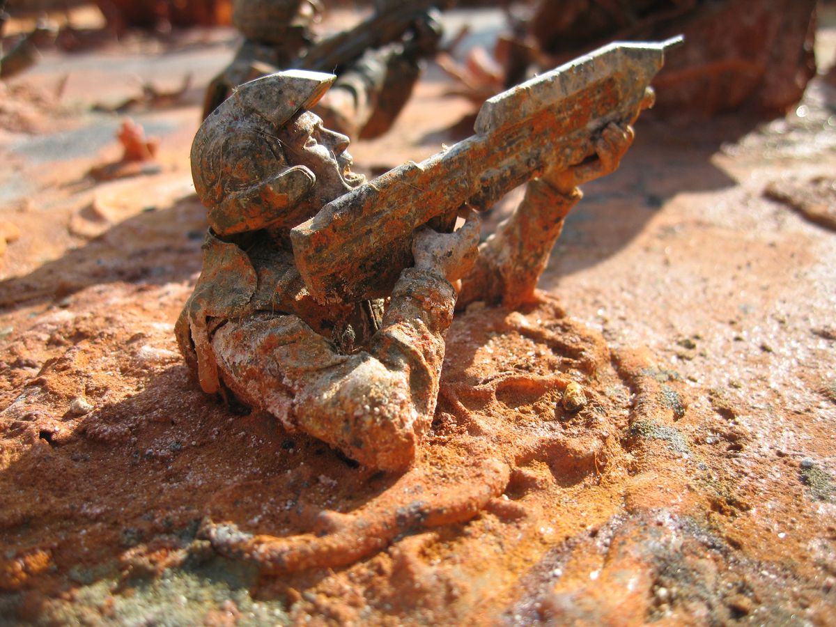 A UNSC Marine slowly marching to his death in chest-deep mud.