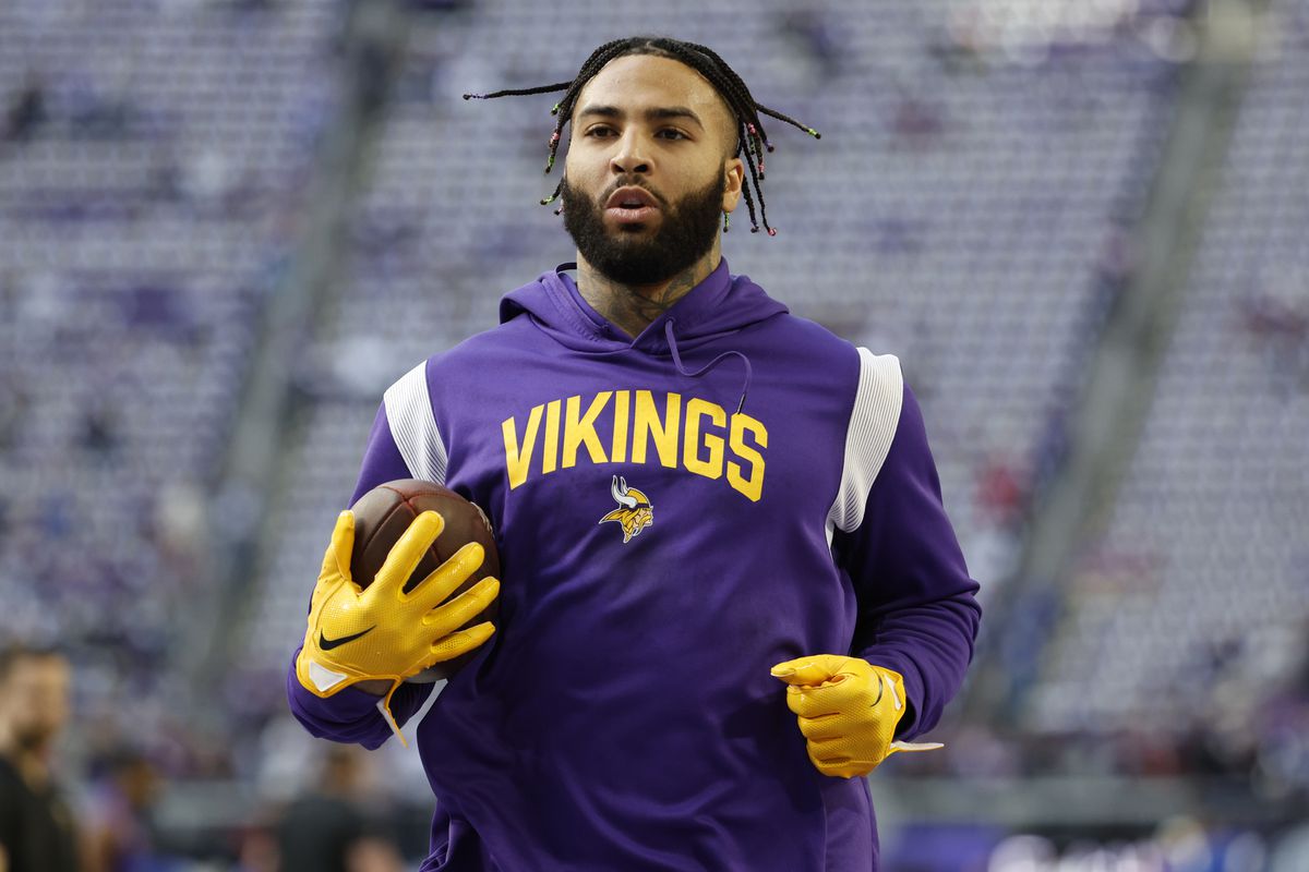 Irv Smith Jr. #84 of the Minnesota Vikings warms up prior to the NFC Wild Card playoff game against the New York Giants at U.S. Bank Stadium on January 15, 2023 in Minneapolis, Minnesota.