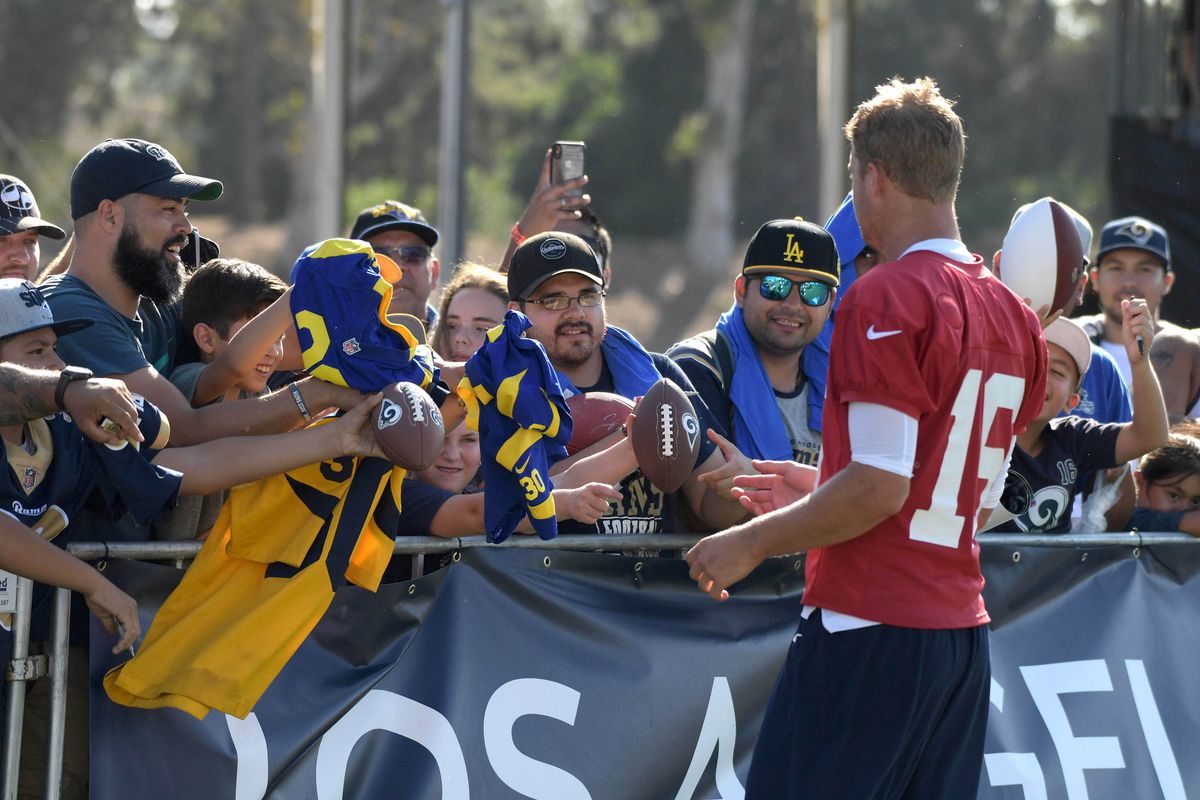 Los Angeles Rams QB Jared Goff signs autographs during training camp at UC Irvine, Jul. 27, 2019.