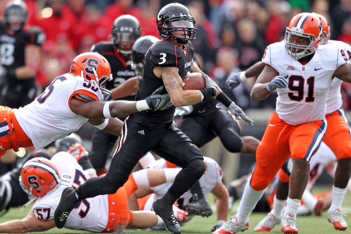 CINCINNATI - OCTOBER 30:  D J Woods #3 of the Cincinnati Bearcats runs  with the ball during the Big East Conference game agains the Syracuse Orange at Nippert Stadium on October 30 2010 in Cincinnati Ohio.  (Photo by Andy Lyons/Getty Images)