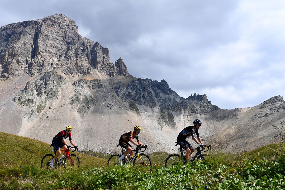 Tour de France, 2022: Geraint Thomas, Steven Kruijswijk and Romain Bardet in the chase group on the Col du Galibier