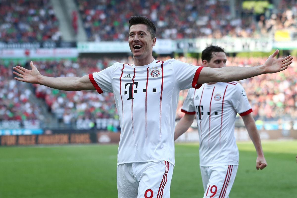 Hannover 96 v FC Bayern Muenchen - Bundesliga
HANOVER, GERMANY - APRIL 21: Robert Lewandowski (L) of Munich celebrate after his first goal during the Bundesliga match between Hannover 96 and FC Bayern Muenchen at HDI-Arena on April 21, 2018 in Hanover, Germany