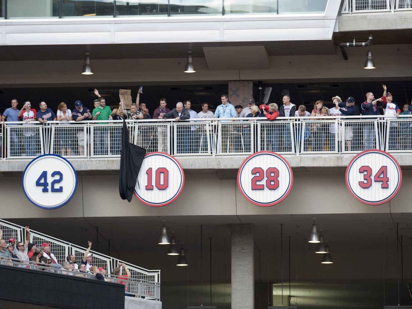 chicago cubs retired jerseys