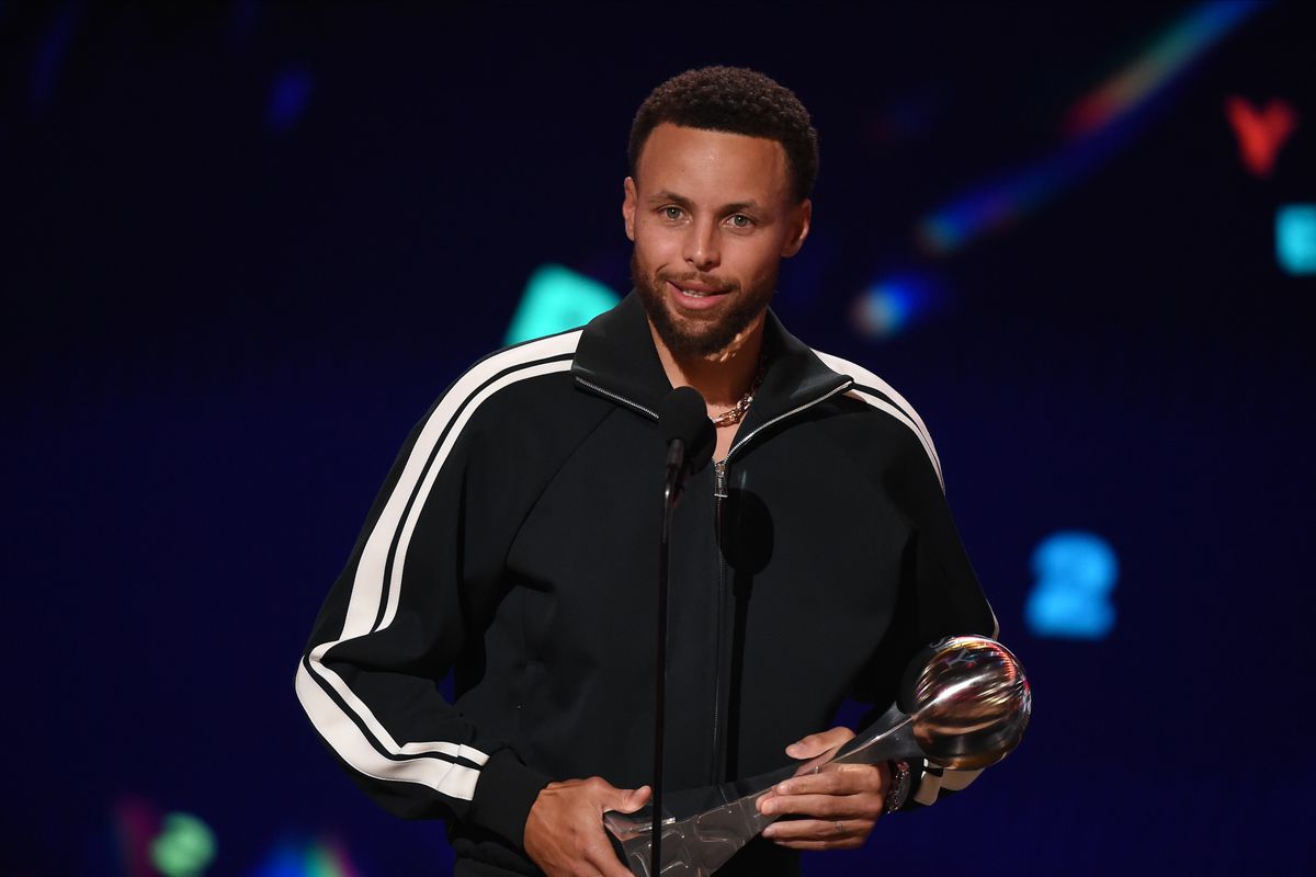Steph Curry in front of a microphone at the 2022 ESPYs