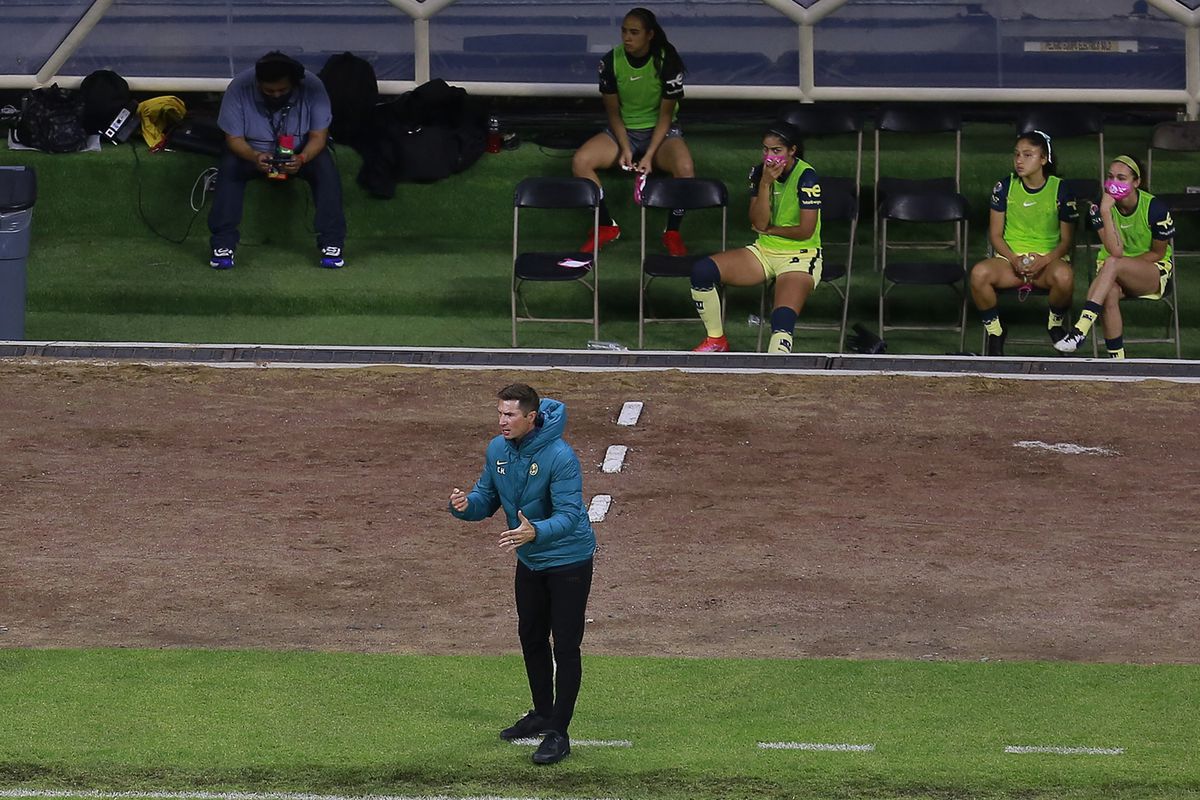 Craig Harrington, head coach of America reacts during a match between America and Cruz Azul as part of the Torneo Grita Mexico A21 Liga MX Femenil at Estadio Azteca on October 4, 2021 in Mexico City, Mexico.