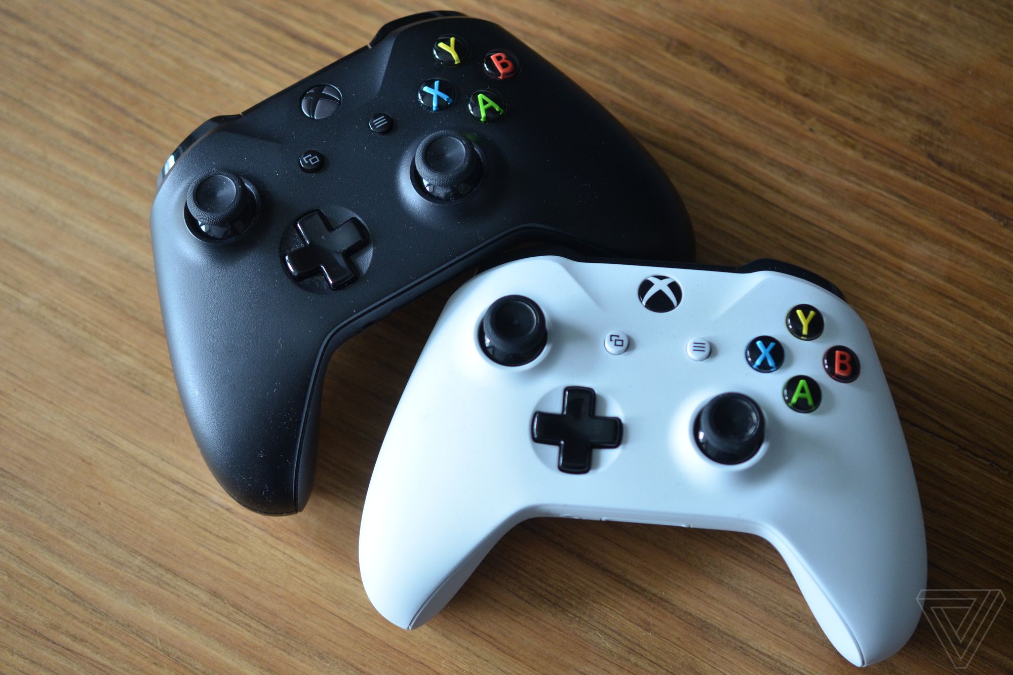 dichtbij satelliet Glimp Microsoft's new Xbox controller firmware lets you quickly switch between  paired devices - The Verge