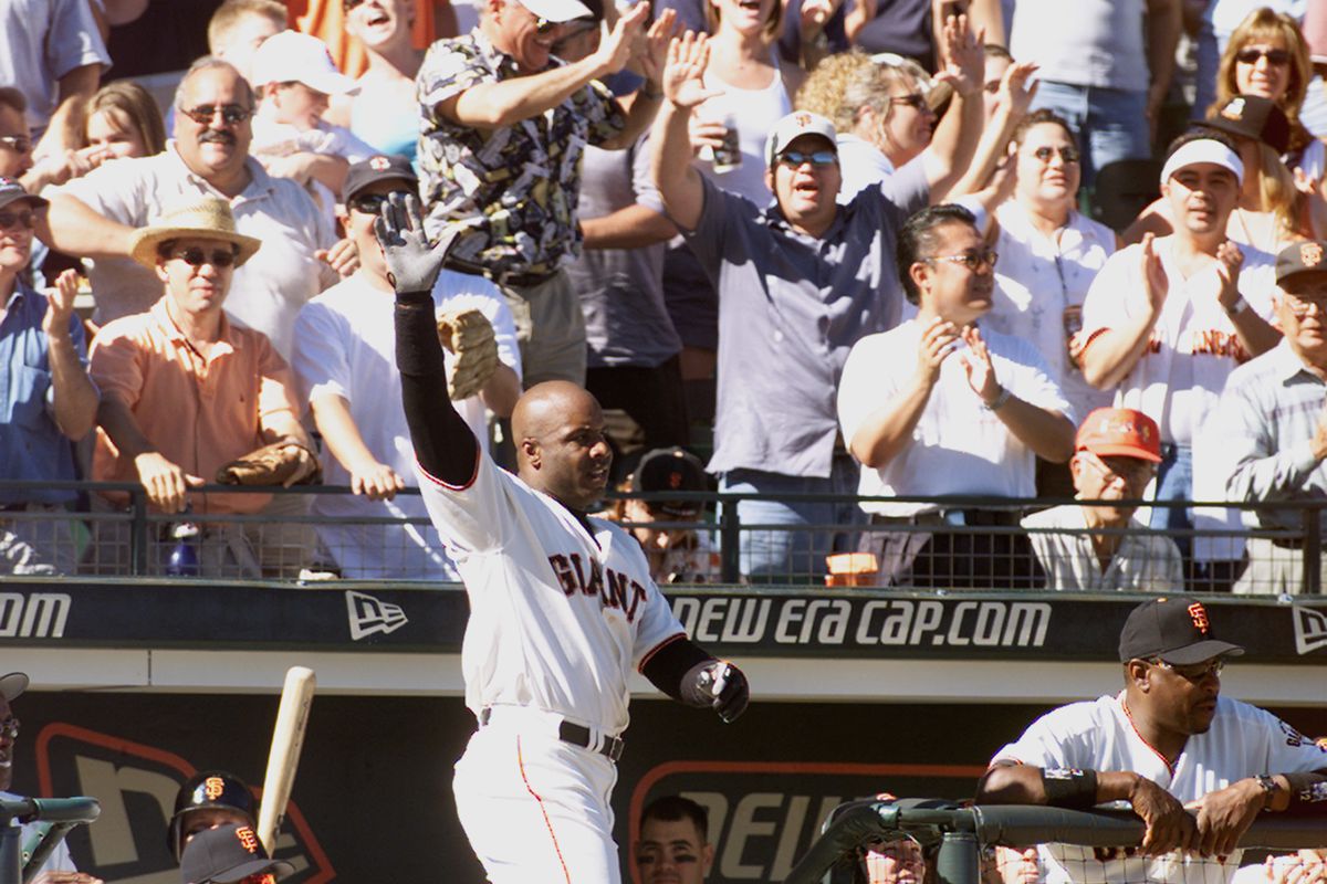 Bonds waves to crowd after 69th home run
