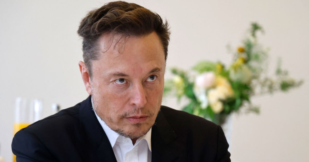 Elon Musk, Twitter reklamverenlerinin endişelerine karşın komplo teorilerini tweet atmaya devam ediyor