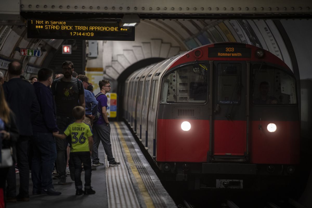 4G is coming to the London Underground’s tunnels next year - The Verge