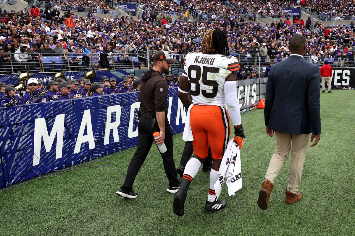 Tight end David Njoku #85 of the Cleveland Browns leaves the game in the second half against the Baltimore Ravens at M&amp;T Bank Stadium on October 23, 2022 in Baltimore, Maryland.