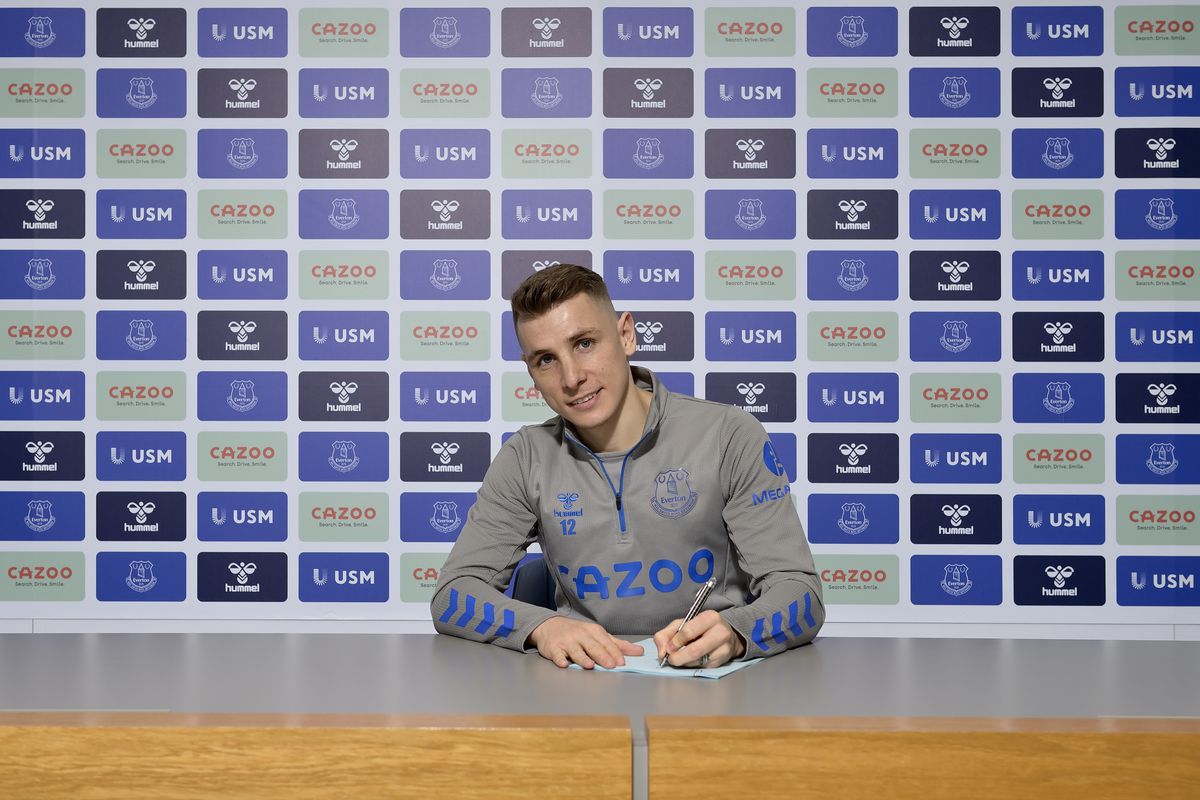 Lucas Digne Signs a New Contract at Everton