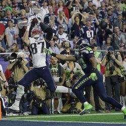 New England Patriots tight end Rob Gronkowski (87) catches a 22-yard touchdown pass against Seattle Seahawks outside linebacker K.J. Wright (50) during the first half of NFL Super Bowl XLIX football game Sunday, Feb. 1, 2015, in Glendale, Ariz.