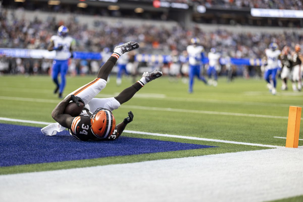 Cleveland Browns v Los Angeles Rams