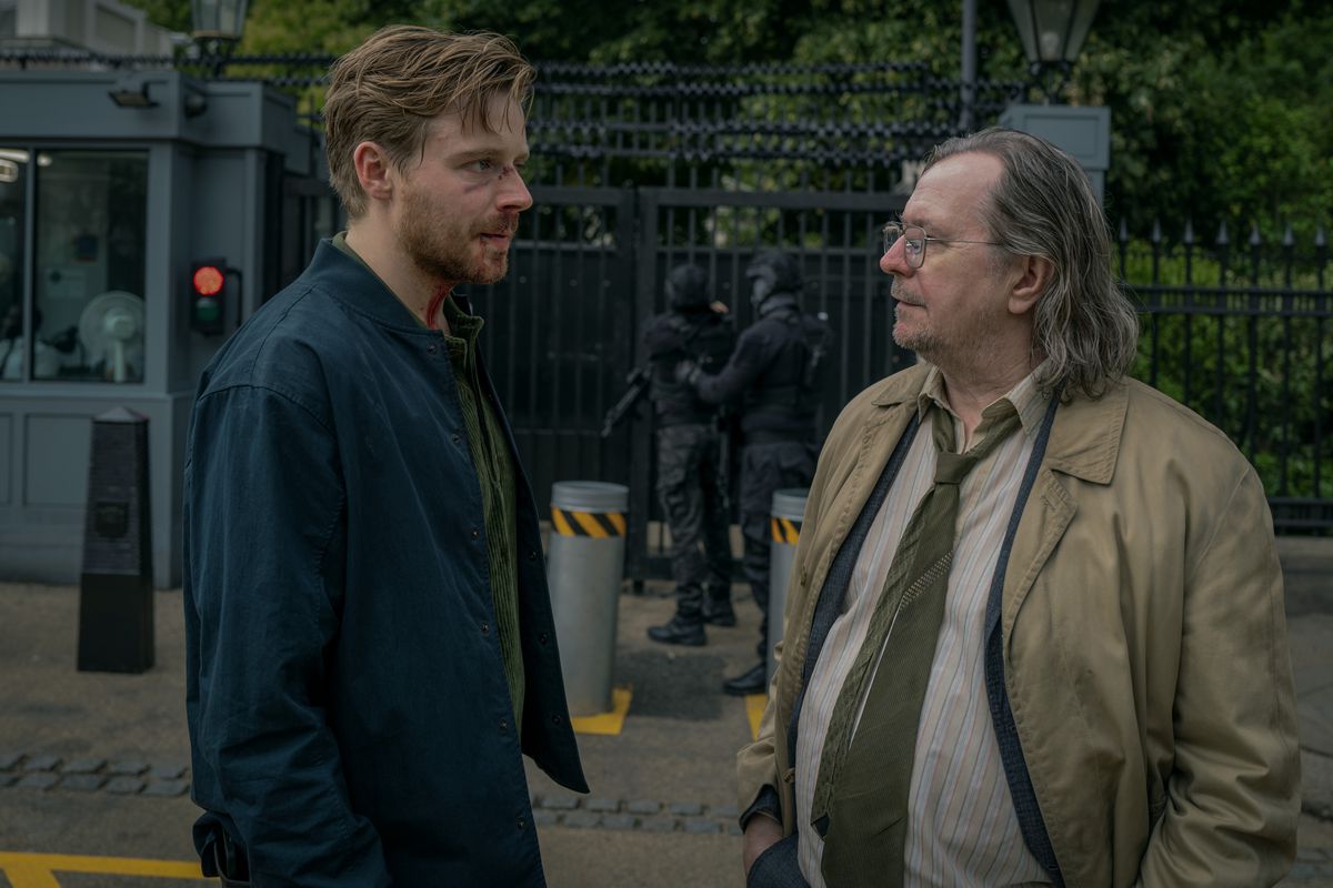 River (Jack Lowden) standing and talking to Jackson Lamb (Gary Oldman)