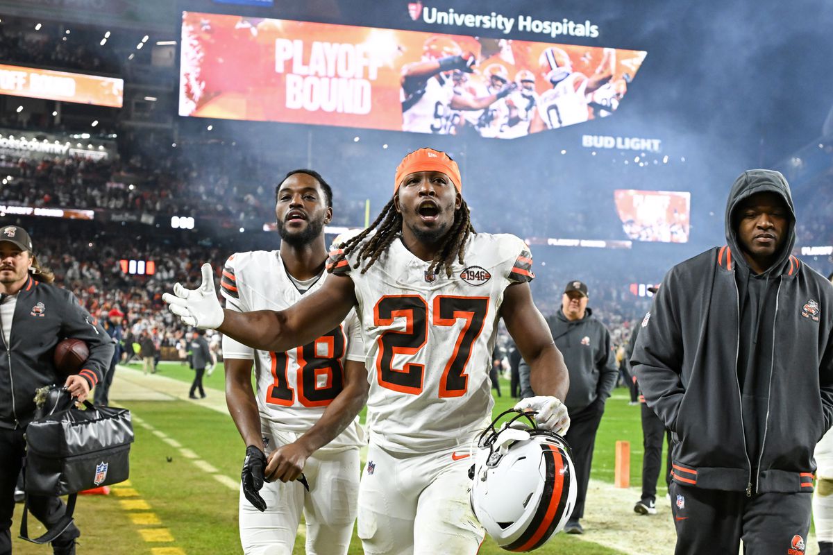Kareem Hunt #27 of the Cleveland Browns celebrates the team’s 37-20 win over the New York Jets at Cleveland Browns Stadium on December 28, 2023 in Cleveland, Ohio.