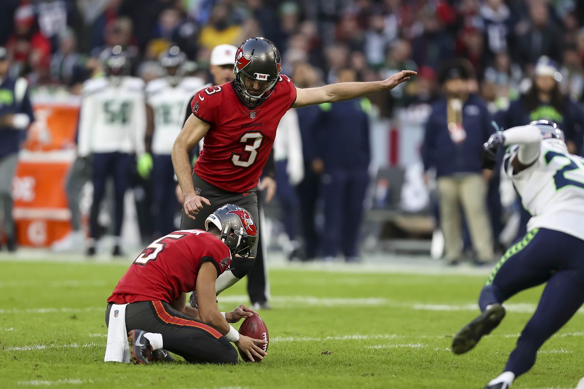 Ryan Succop of Tampa Bay Buccaneers kicks the ball for a field goal during the NFL match between Seattle Seahawks&nbsp;and Tampa Bay Buccaneers at Allianz Arena on November 13, 2022 in Munich, Germany.