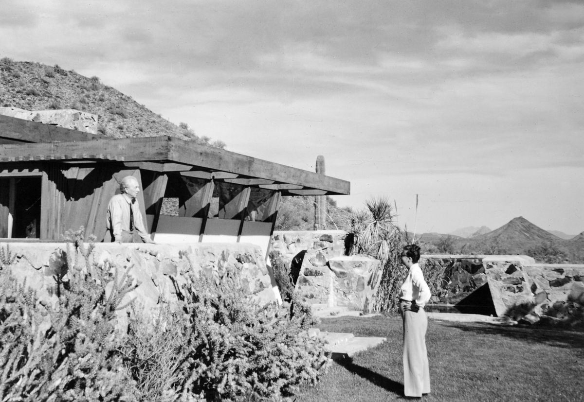 Elizabeth Gordon and Frank Lloyd Wright at Taliesin West, ca. 1946.