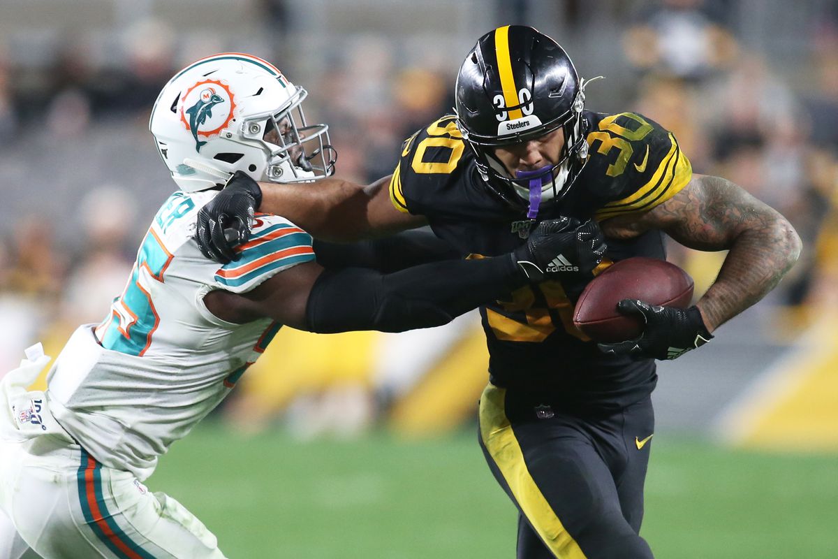 &nbsp;Pittsburgh Steelers running back James Conner runs the ball against Miami Dolphins outside linebacker Jerome Baker during the fourth quarter at Heinz Field. Pittsburgh won 27-14.