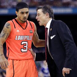 Louisville head coach Rick Pitino talks to guard Peyton Siva (3) during the second half of an NCAA Final Four semifinal college basketball tournament game Saturday, March 31, 2012, in New Orleans. (AP Photo/Mark Humphrey) 