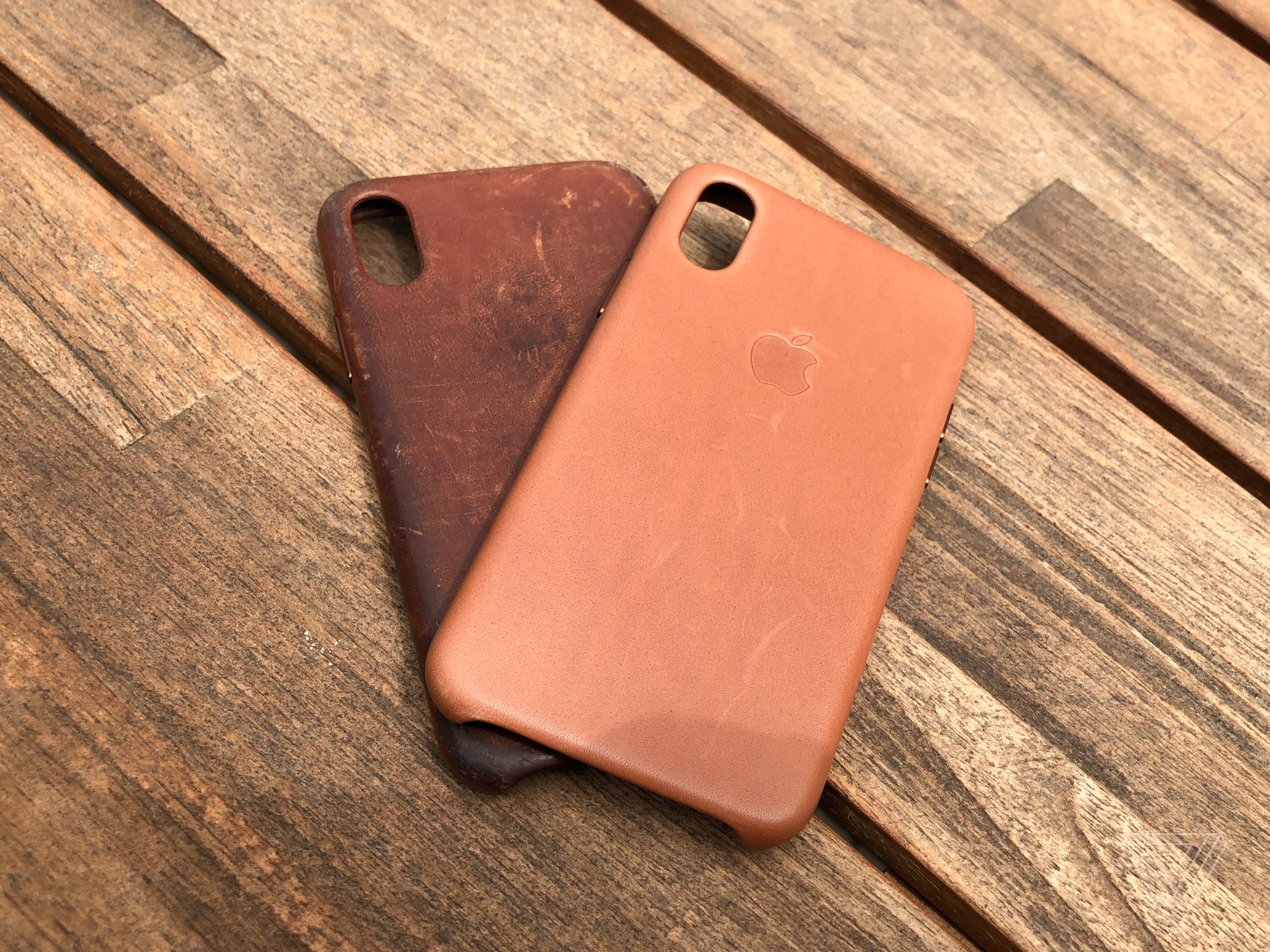 telegrama Viaje horno How to get a great patina on your iPhone X leather case - The Verge