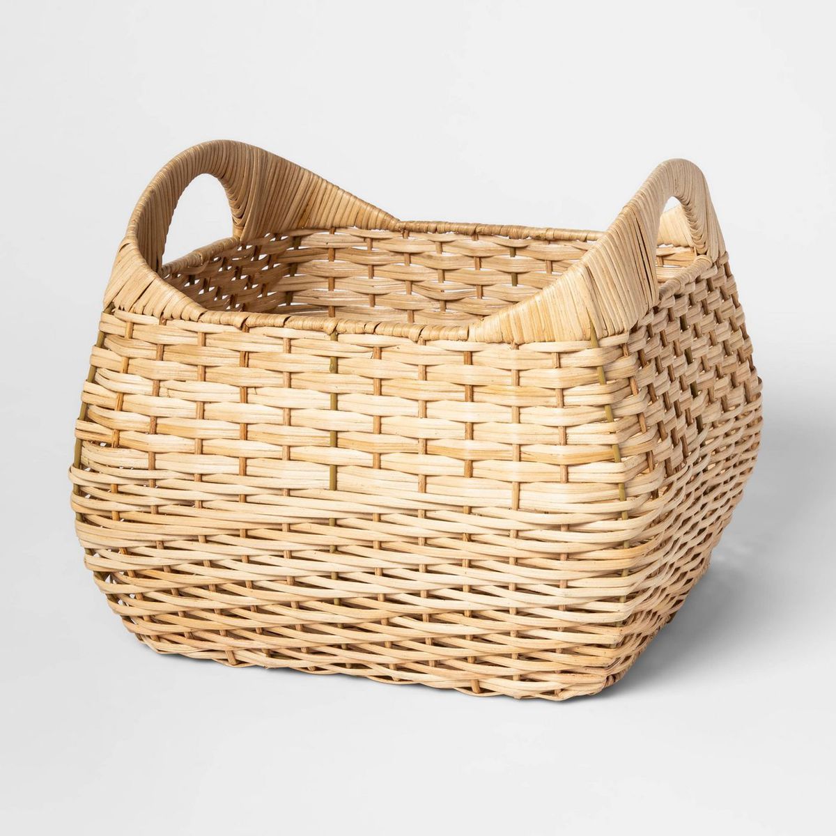 Basket with curved handles. 