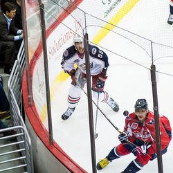 Ovechkin Looks At Puck in Air in Corner