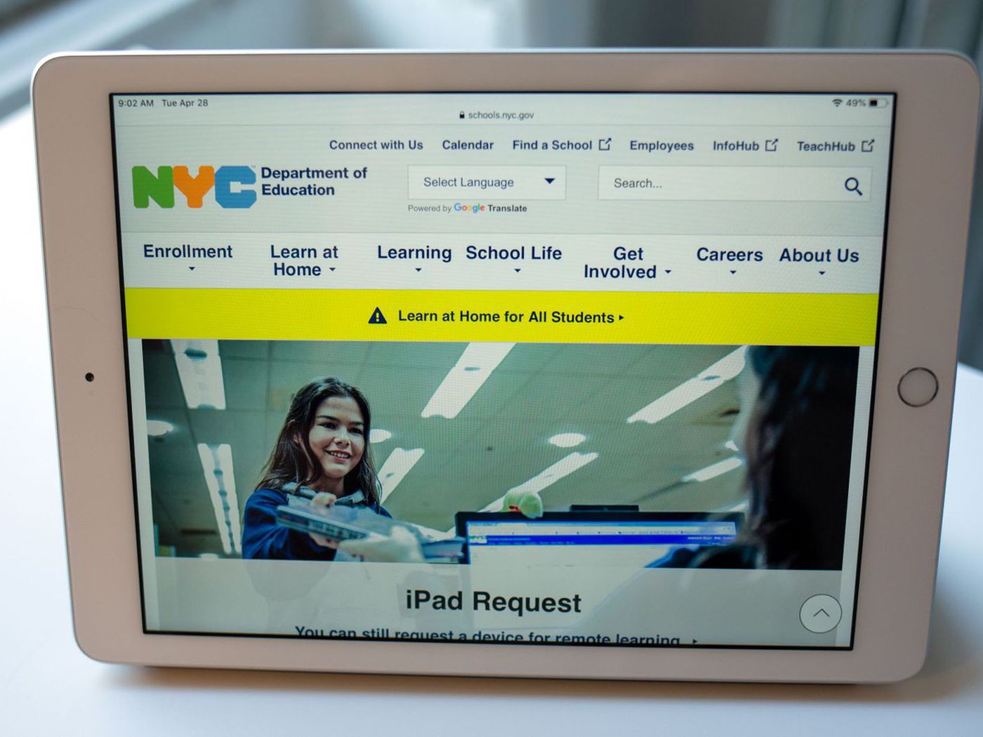 Many Nyc Students Waiting For Ipads To Get Online As Remote Learning Starts The City