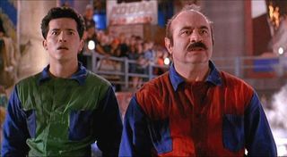 A Still dari filem Super Mario Brothers 1993 yang dibintangi oleh Bob Hoskins dan John Leguizamo