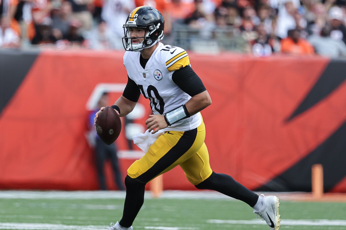 CINCINNATI, OH - SEPTEMBER 11: Mitch Trubisky #10 of the Pittsburgh Steelers rolls out of the pocket during the game against the Cincinnati Bengals at Paul Brown Stadium on September 11, 2022 in Cincinnati, Ohio.