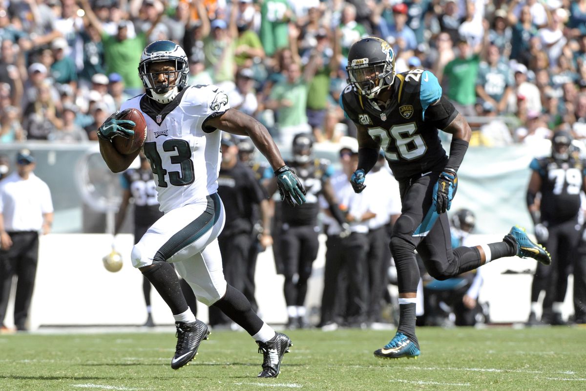 K-State legend Darren Sproles had one of the biggest highlights of Sunday with this 49-yard TD run on 4th-and-1 in the Philadelphia Eagles' 34-17 win over the Jacksonville Jaguars.