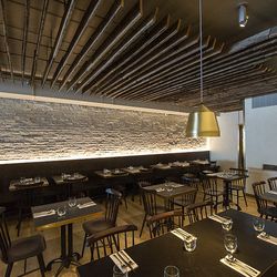 <a href="http://ny.eater.com/archives/2013/12/15_great_restaurants_to_ring_in_the_new_year_in_nyc.php">15 Great Restaurants to Ring in the New Year</a>