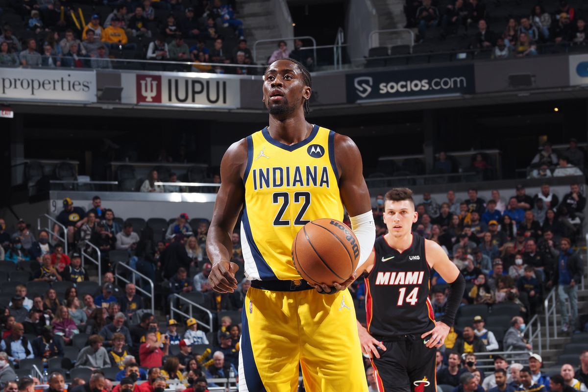 Caris LeVert #22 of the Indiana Pacers handles the ball during the game against the Miami Heat on December 3, 2021 at Bankers Life Fieldhouse in Indianapolis, Indiana.&nbsp;