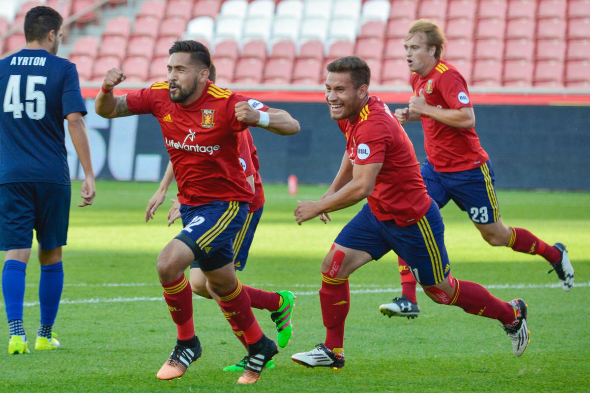 Emilio Orozco celebrating goal 
